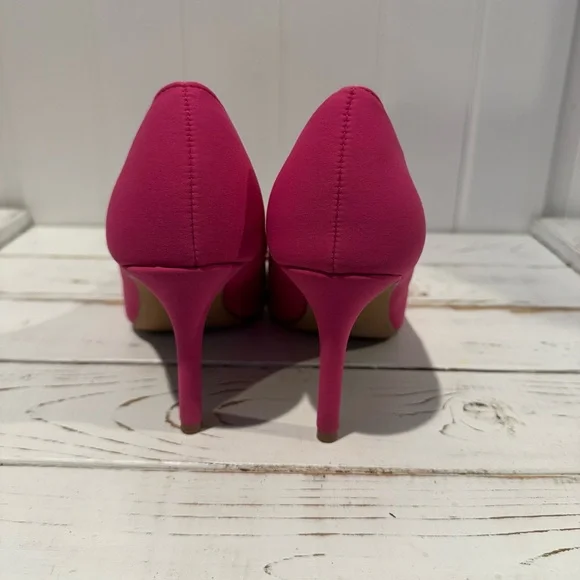 Elegant BCBGeneration Pink Heels with Bow Accent Size 9M - Picture 6 of 9